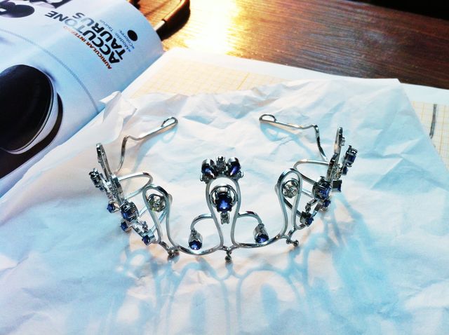 TIARA EN ORO BLANCOY DIAMANTES CON ZAFIROS
wym89@terra.com.mx