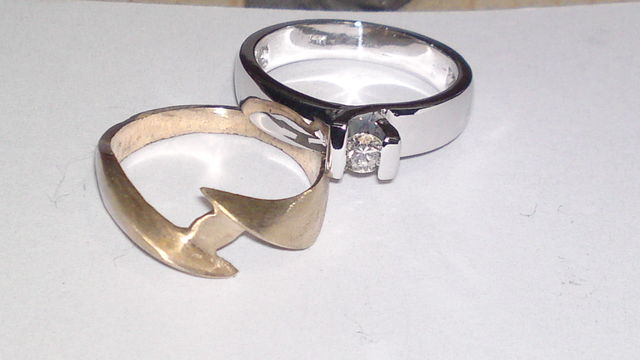 anillo de oro blanco 14k con brillante de 20.pts.